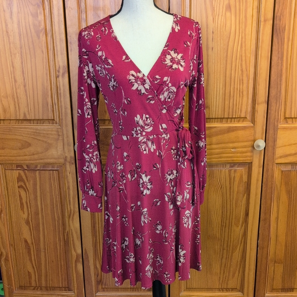 Kaileigh Floral Long Sleeve V Neck Wrap Midi Dress M              CC138